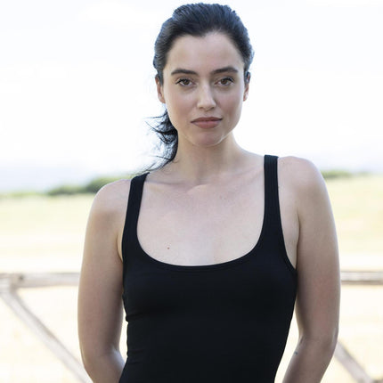 Ribbed tank top with shelf bra in black